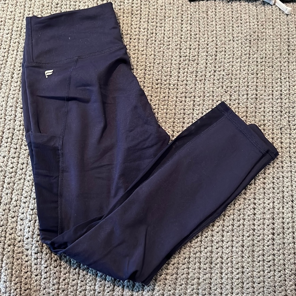 Like new Fabletics Powerhold crop leggings Navy